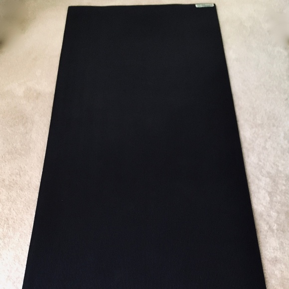 Hugger Mugger TAPAS PERFORMANCE Thick Grippy Soft Yoga Mat - Picture 6 of 9